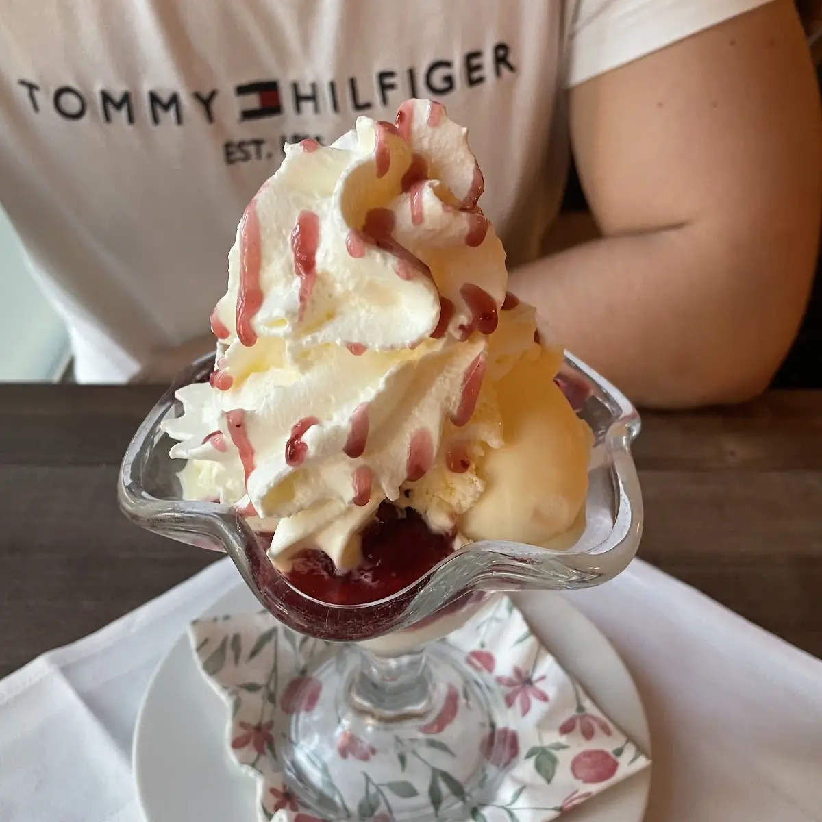 Kleines Gemischtes Eis Mit Sahne