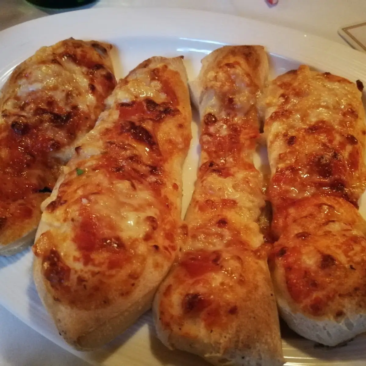 Überbackenes Pizzabrot