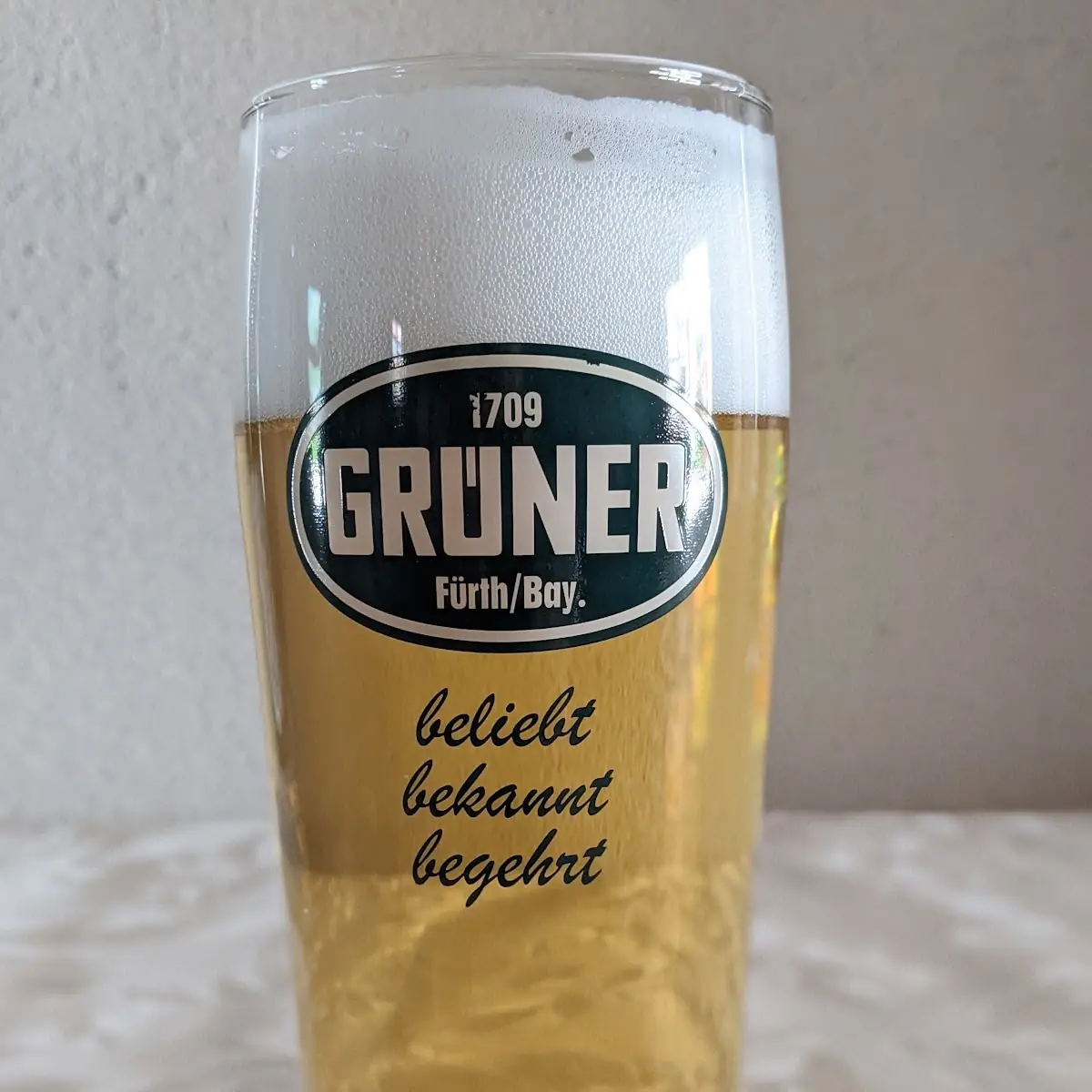 Grüner Helles Bier