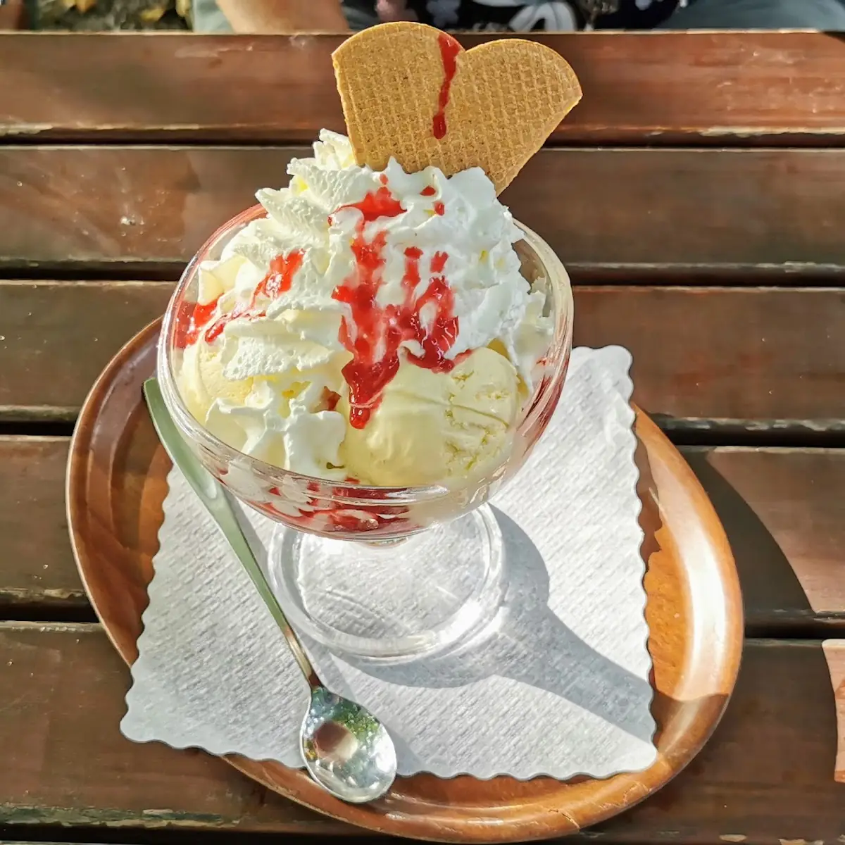 Vanille Eis Mit Warme Himbeeren