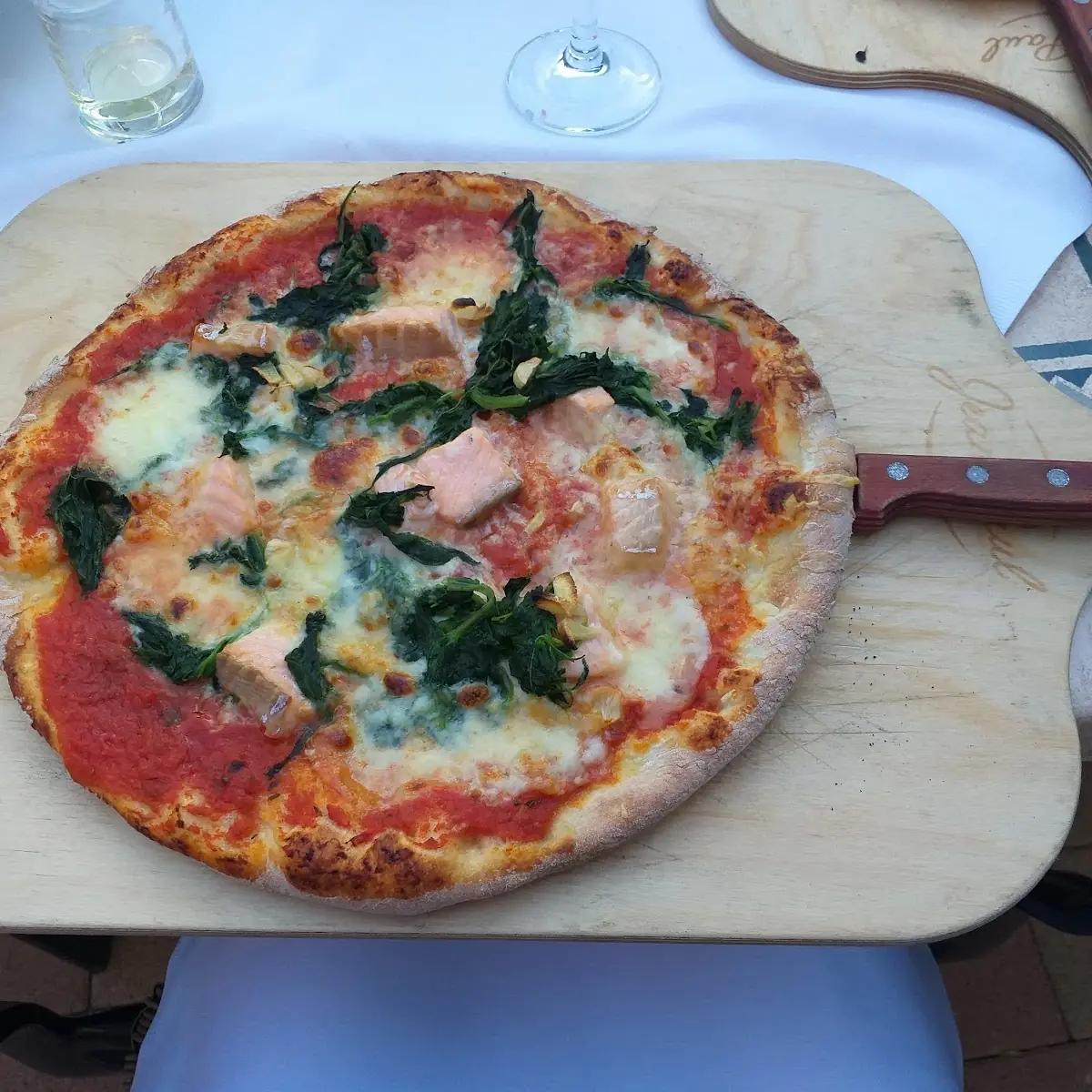 Pizza Mit Lachs Und Spinat