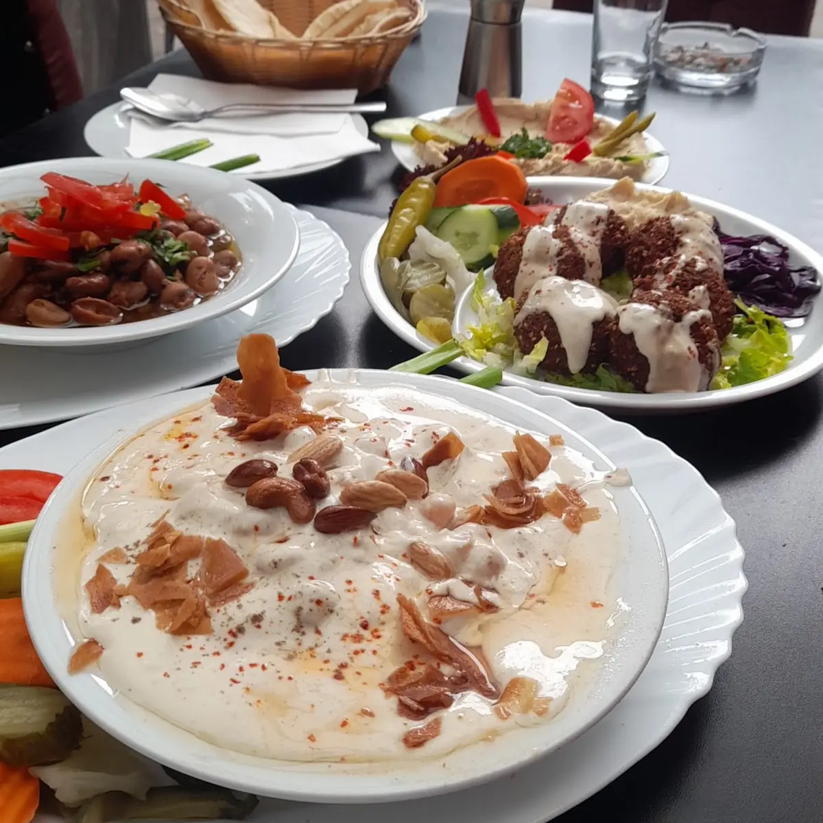 فول حمص فتة تسئية