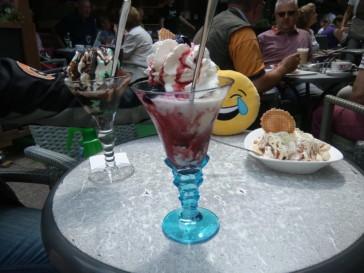 Amarena Becher
