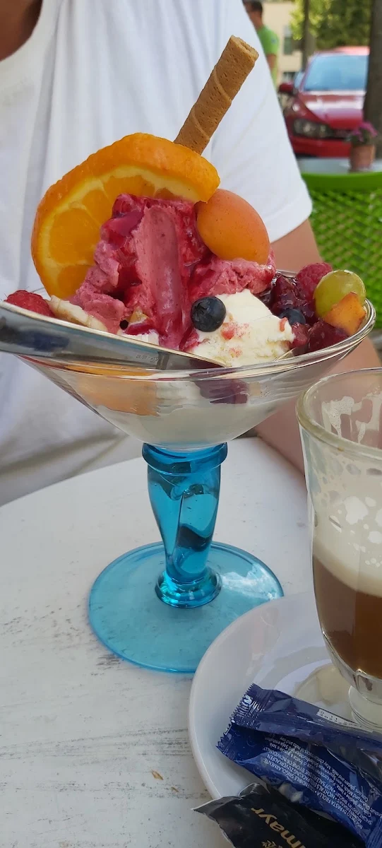 Früchteeisbecher
