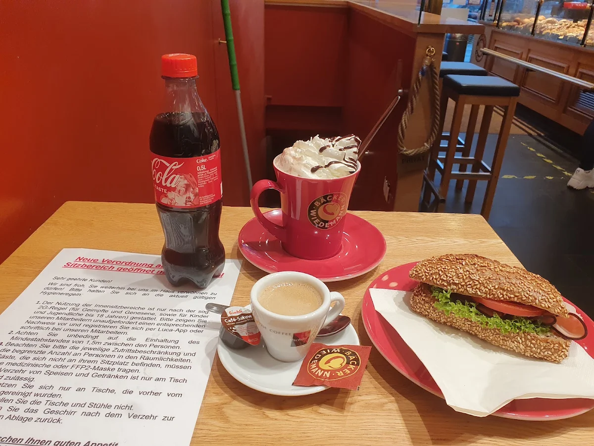 Coffee, Bäcker Wiedemann – Bäckerei Brandenburger Tor