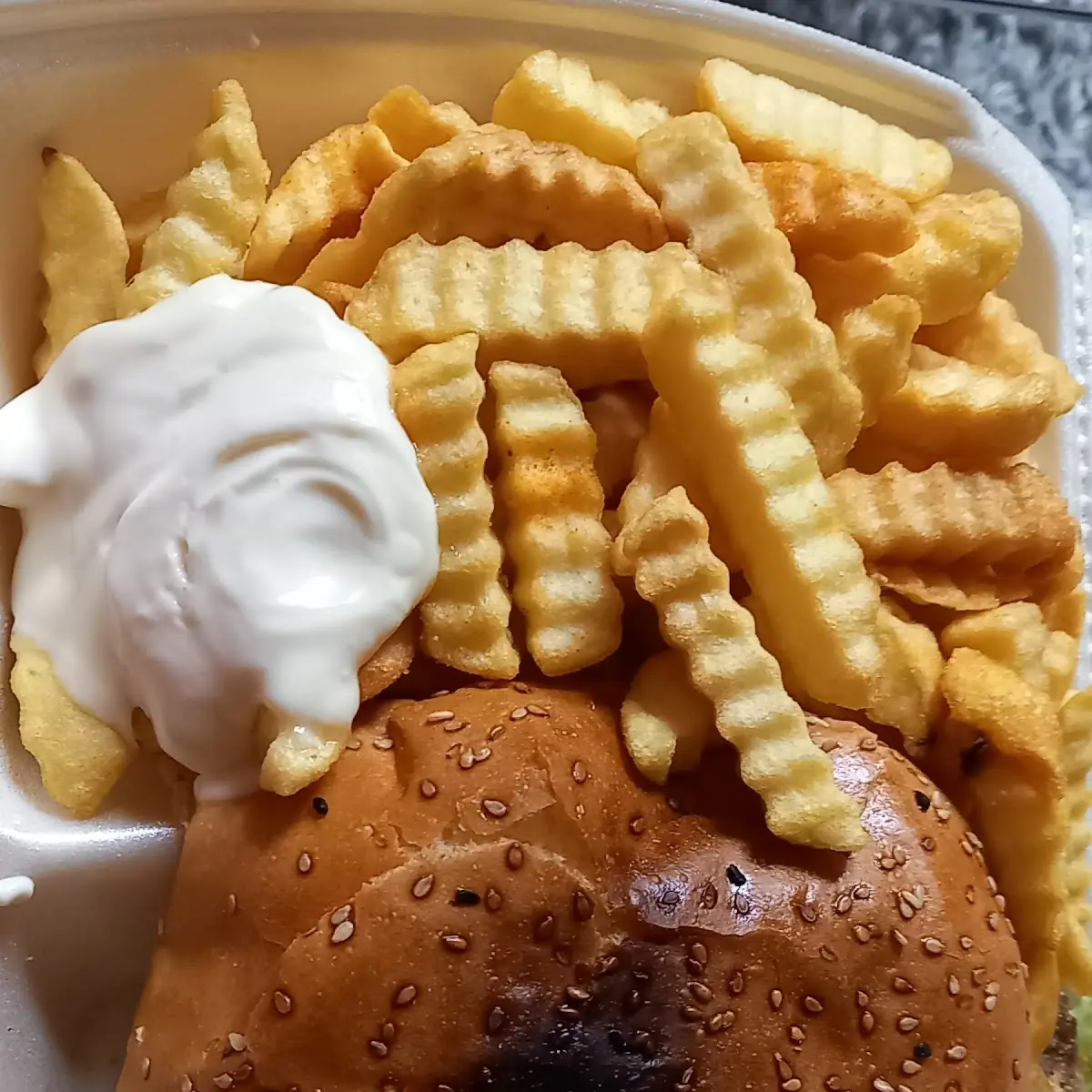 Cheeseburger Mit Ponmes