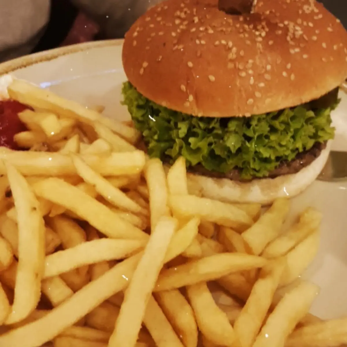 Mega Burger
