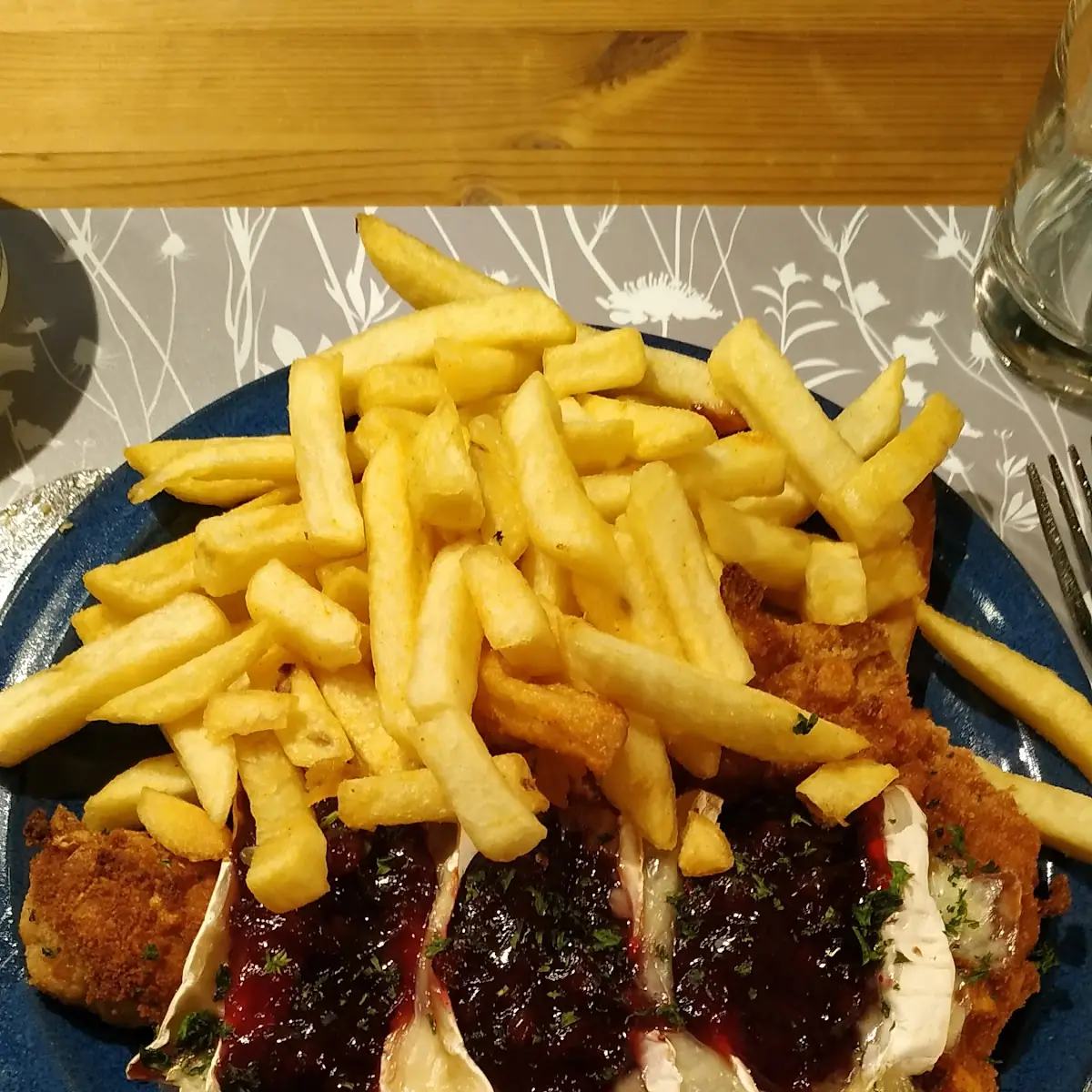 Schellentalschnitzel, Gasthof Schellental - Restaurant in Bad Pyrmont