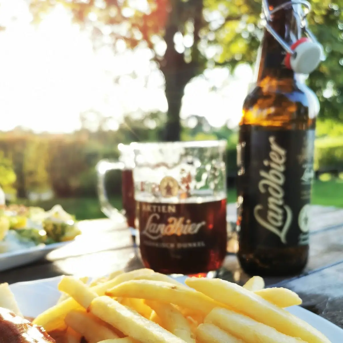 Pommes Mit Currywurst