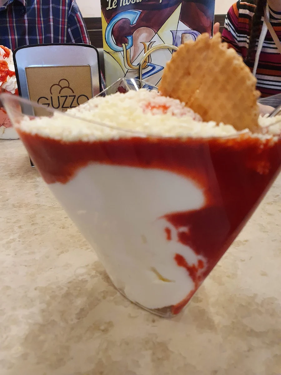 Joghurt Erdbeer, Guzzo Gelato & Caffè