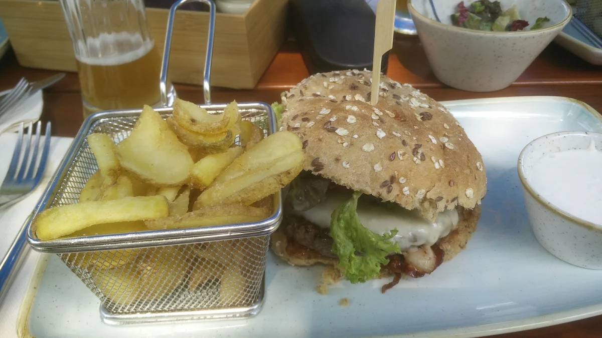 Burger Mit Pommes