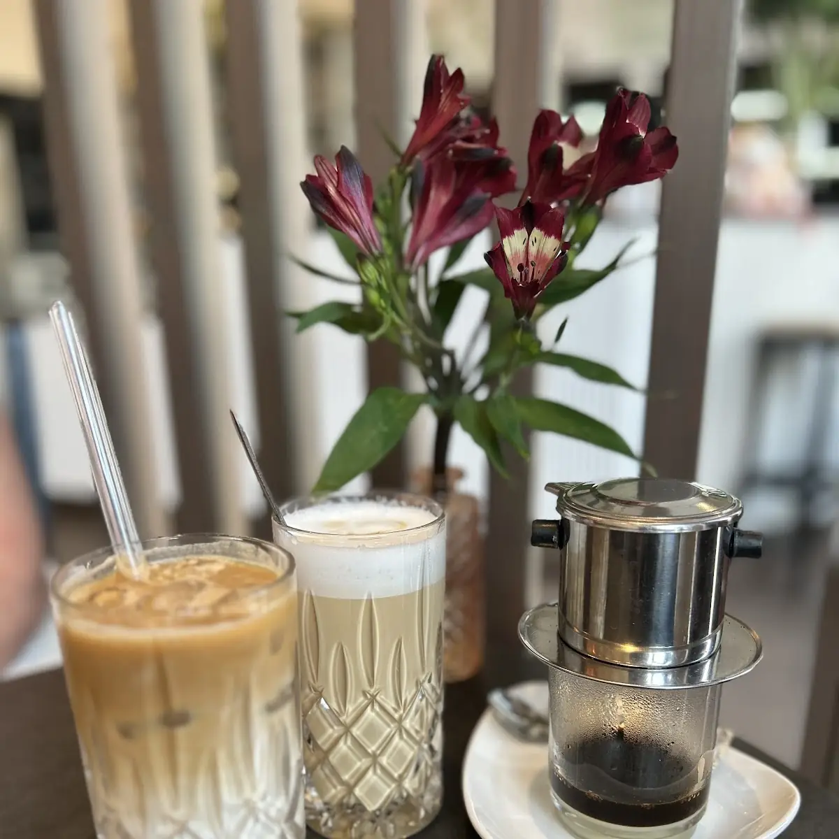 Verschiedene Kaffee Getränke, Kemo Café - Bowls & Brunch