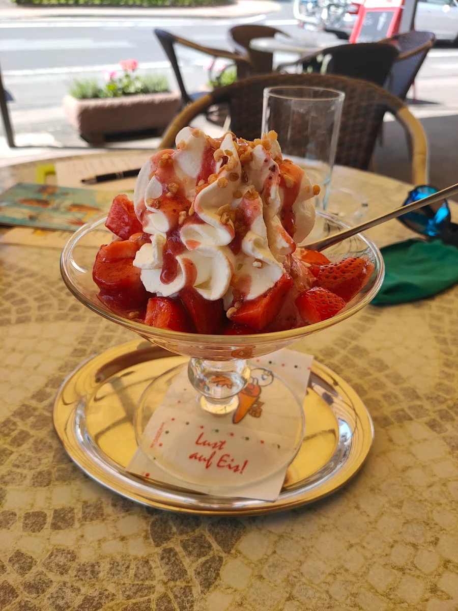 Erdbeerbecher