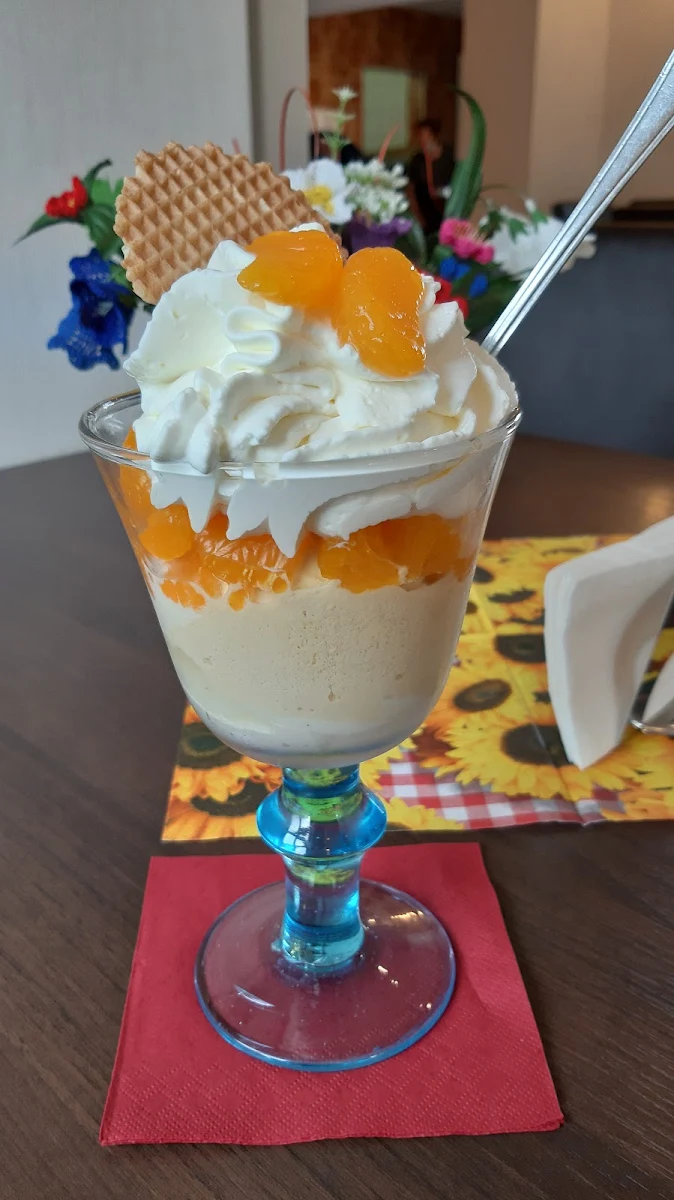 Früchteeisbecher