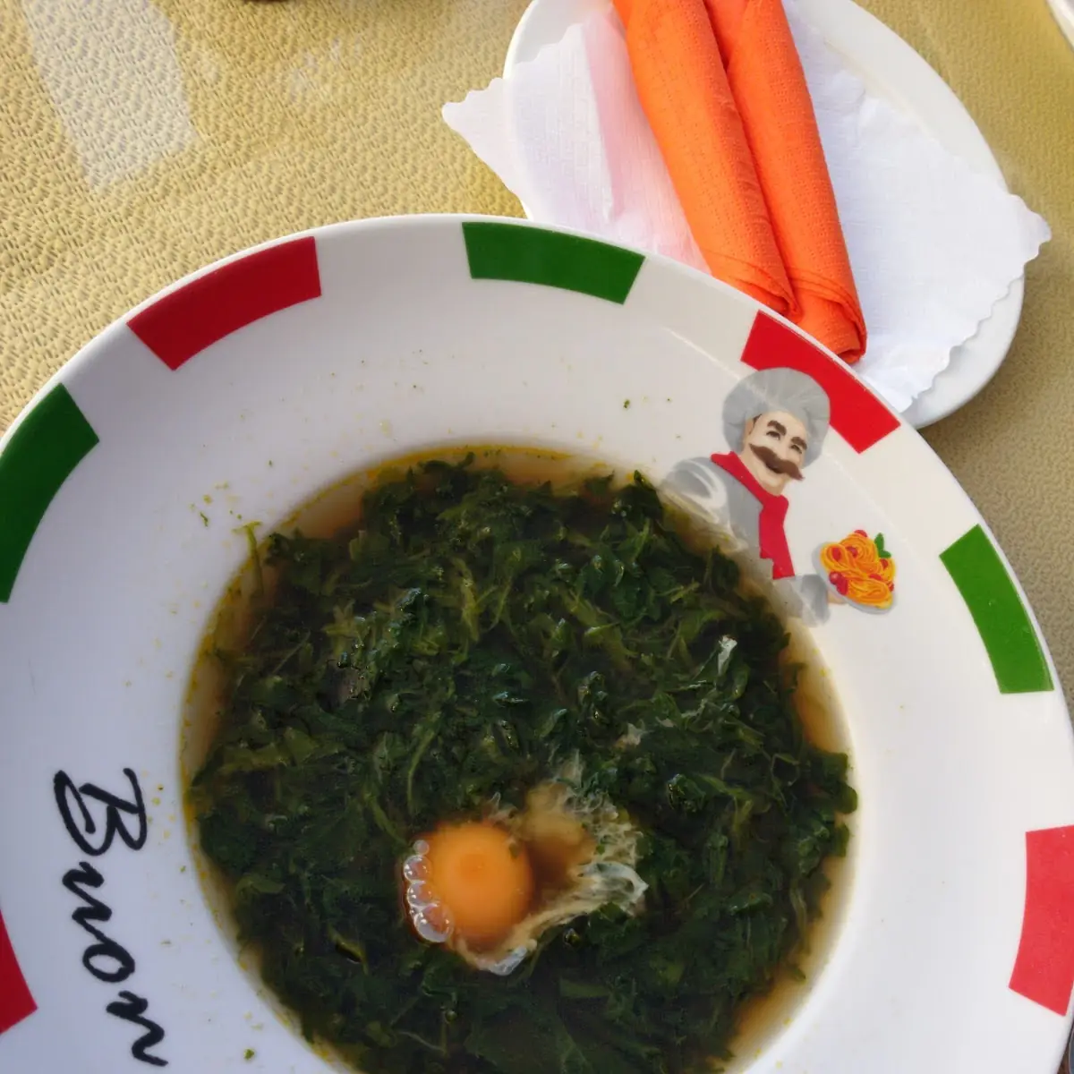 Spinatsuppe Mit Eigelb