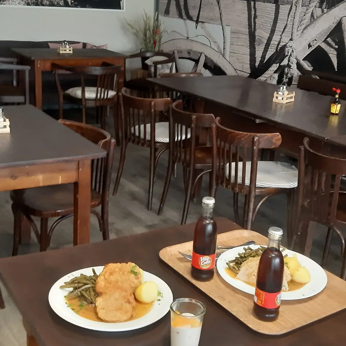 Schnitzel Mit Bohnen, Landküche - regional & frisch