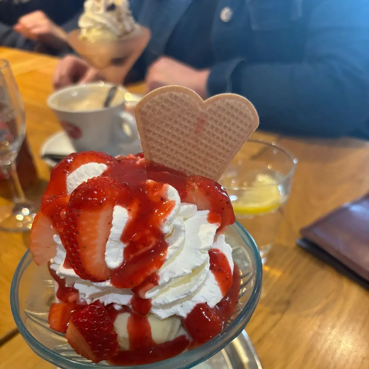 Erdbeerbecher, Eiscafé Paradiso GmbH