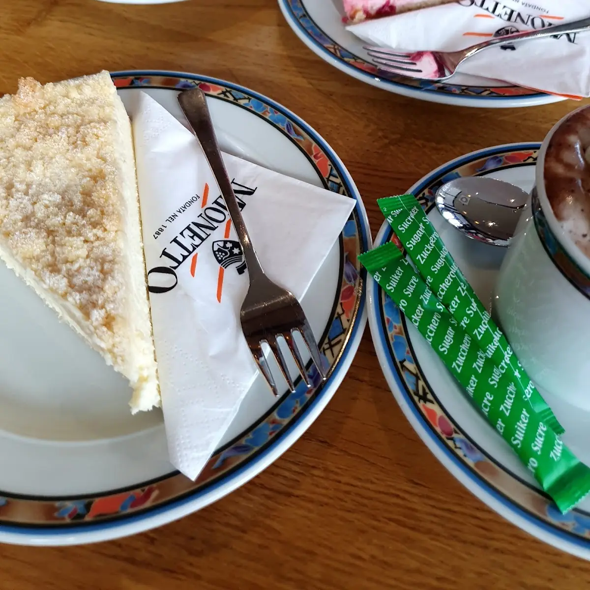 Käse Streusel Kuchen, Eiscafé Paradiso GmbH