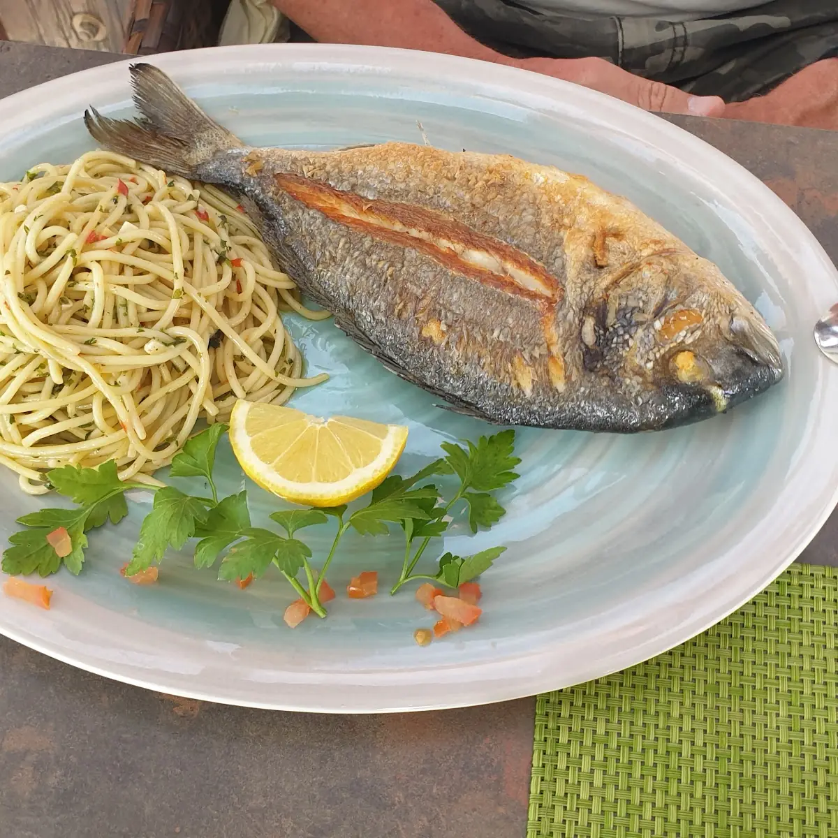 Dorade Mit Spaghetti, Am Rosengarten