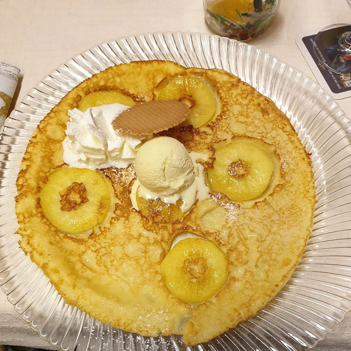 Apfelpfannkuchen Mit Vanilleeis, Löwenstuben