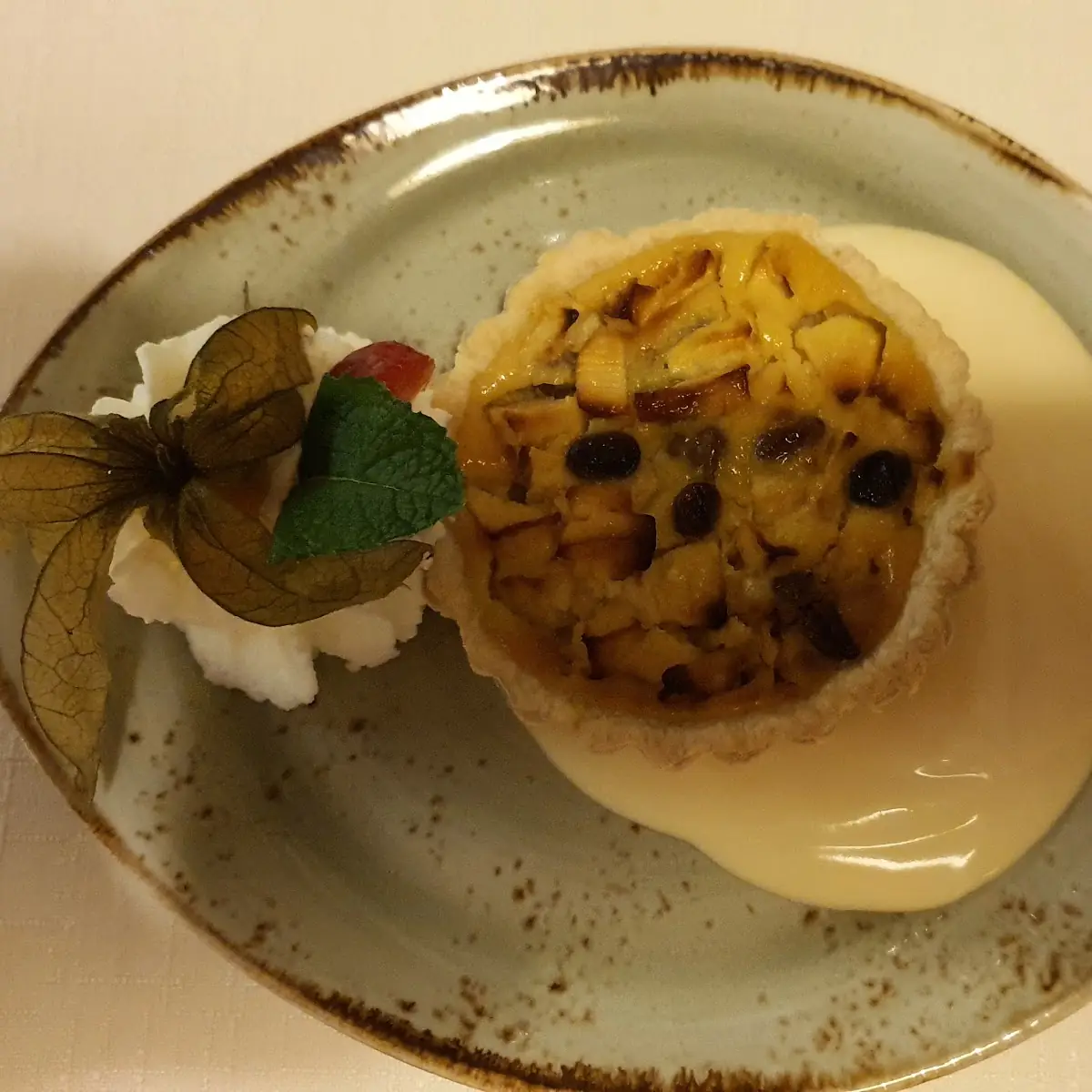 Apfeltarte Mit Vanillesauce, Löwenstuben