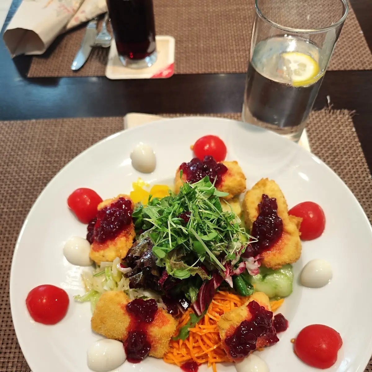Salat Topf, Löwenstuben