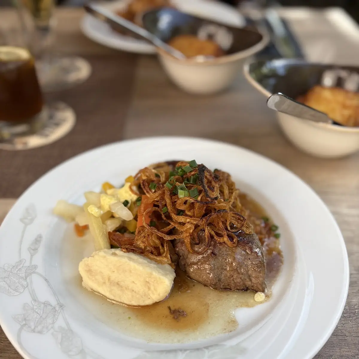 Zwiebelrostbraten, Löwenstuben