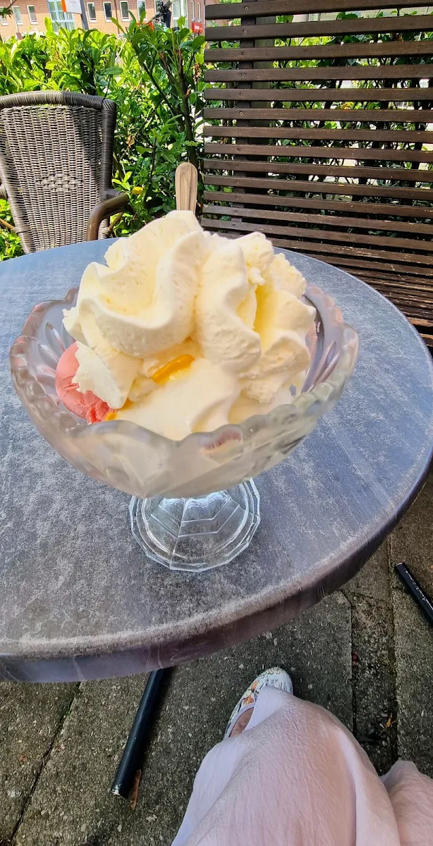 Gemischtes Eis Mit Sahne