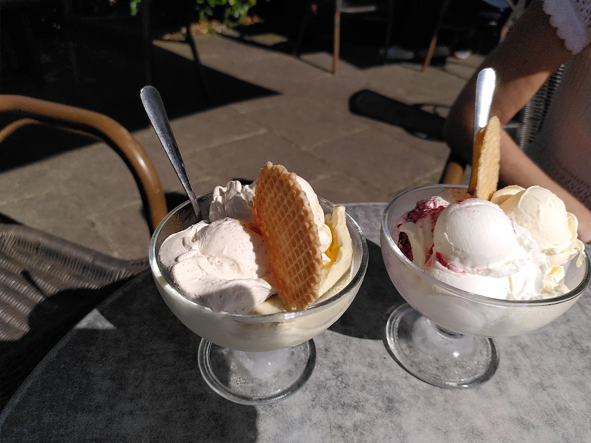 Je 2 Kugeln Eis