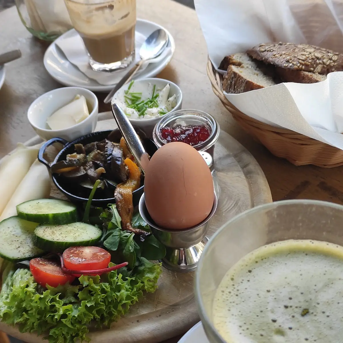 Frühstücksbrett, Leuchte Kaffeebar