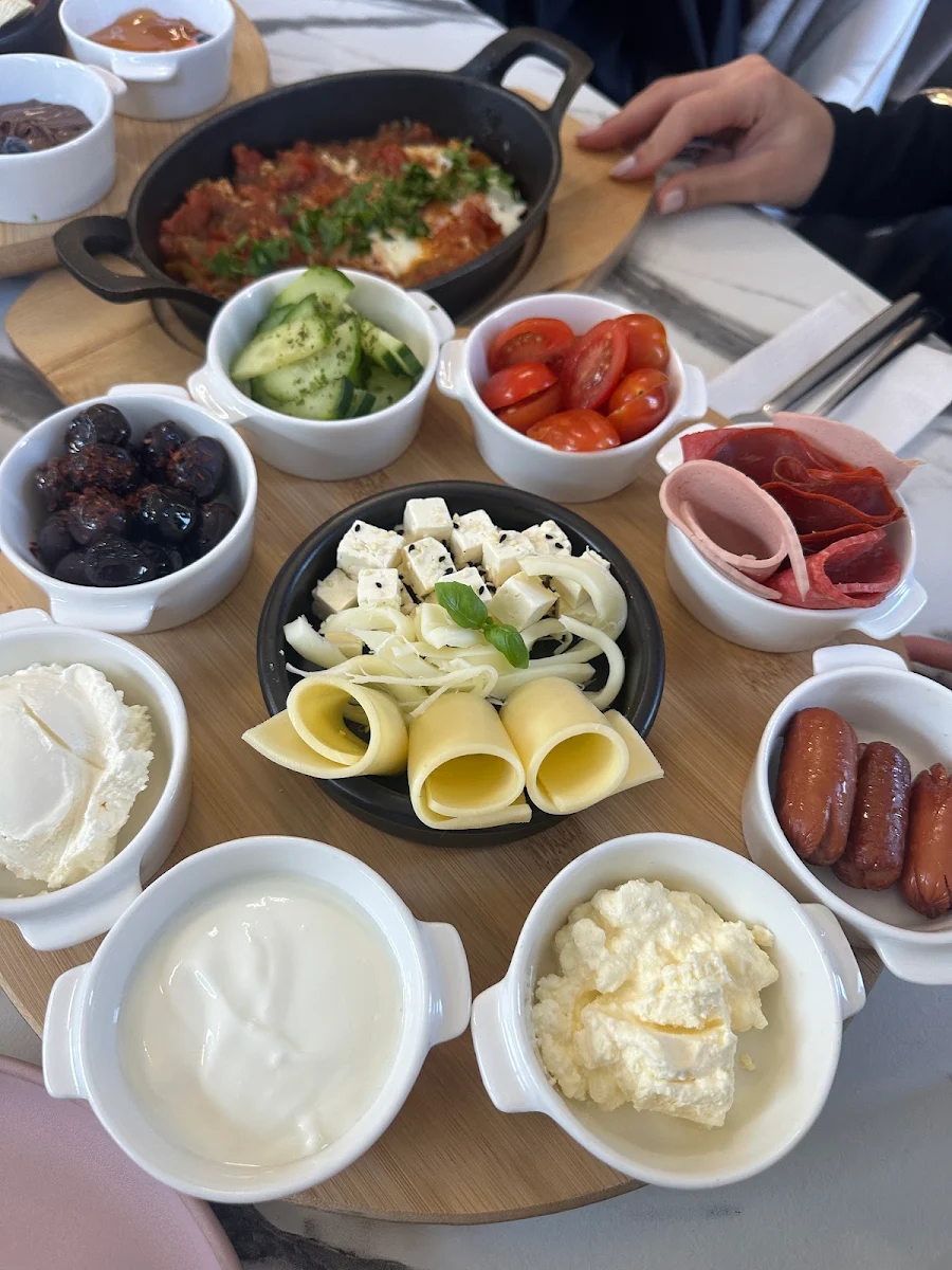 Highlights, Dilan‘s Café