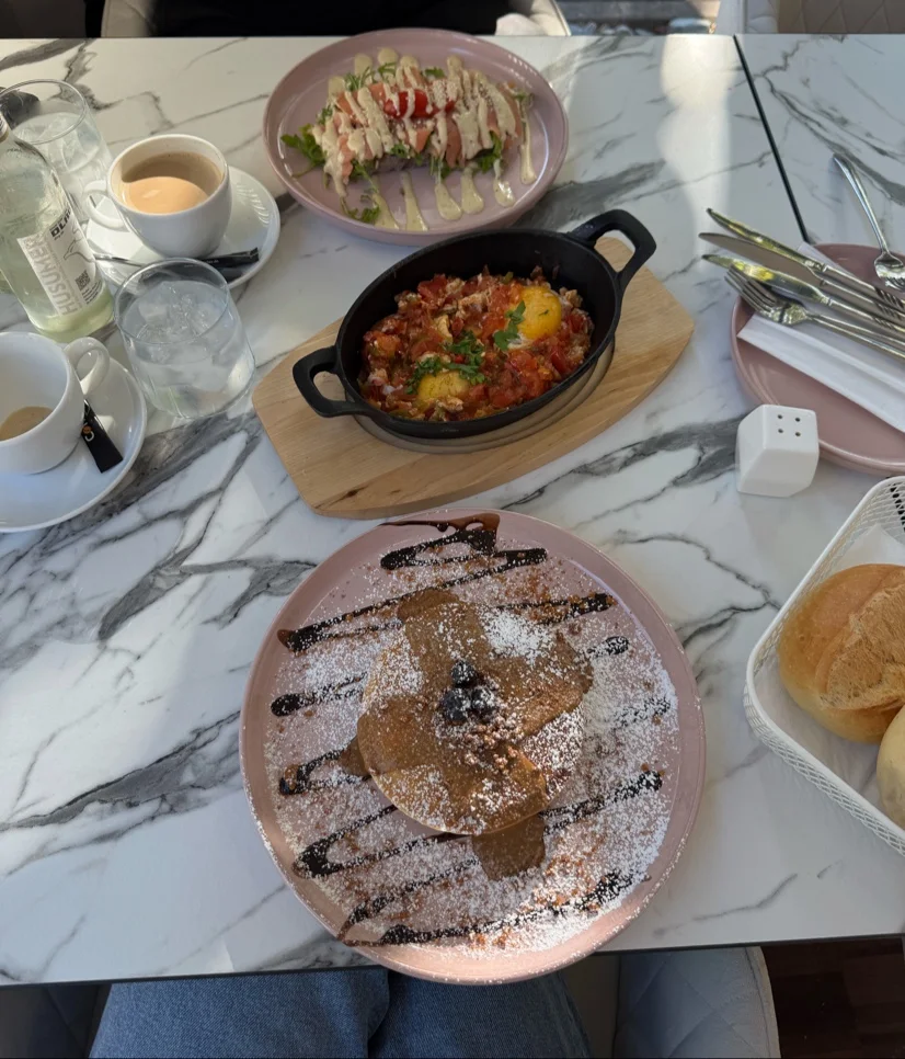 Highlights, Dilan‘s Café