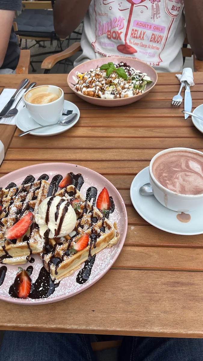 Highlights, Dilan‘s Café