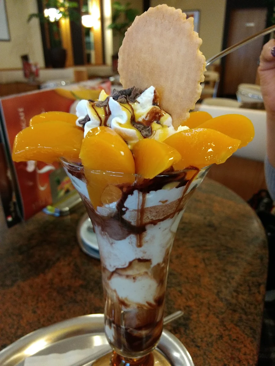 Pfirsich Eisbecher