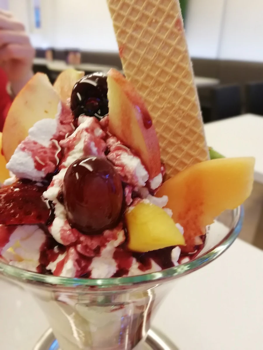 Früchte-becher