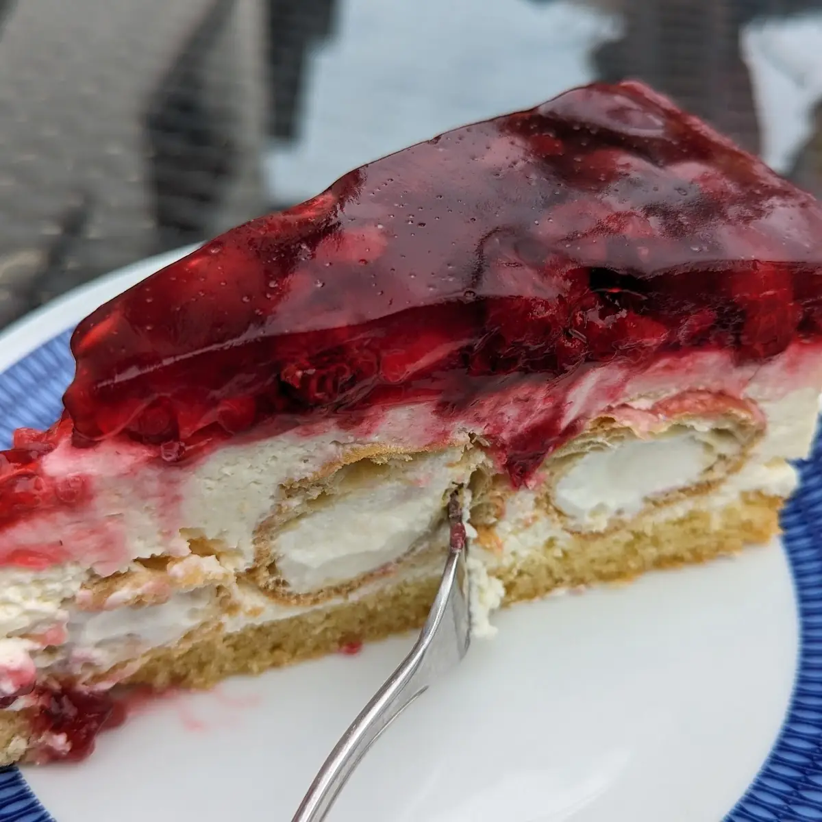 Himbeer-windbeutel-torte