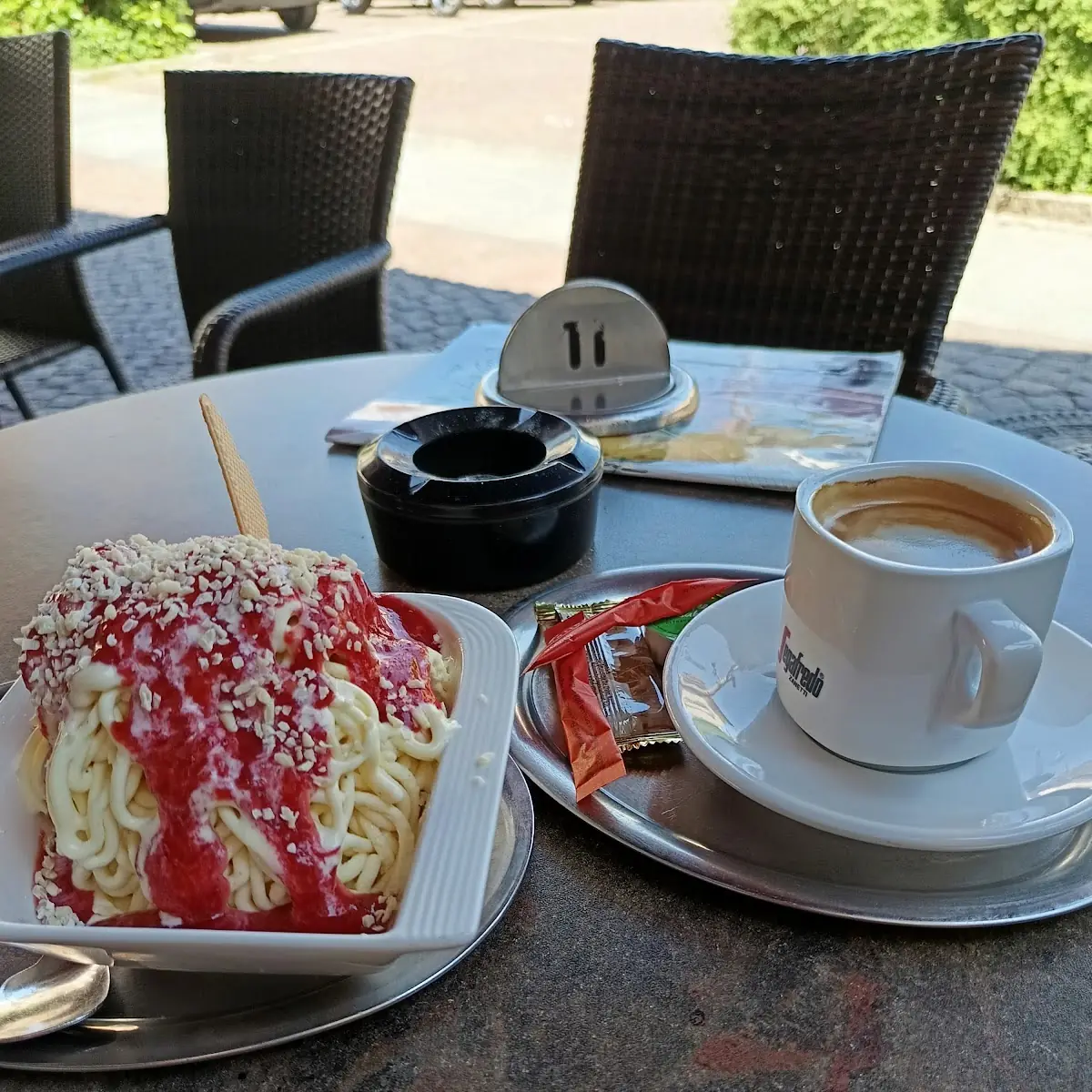 Spaghetti Eis Und Kaffee