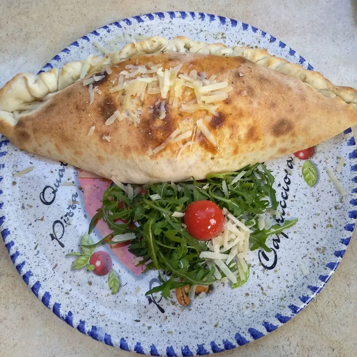 Calzone, da YVONNE Trattoria Toscana Berlin im Grunewald