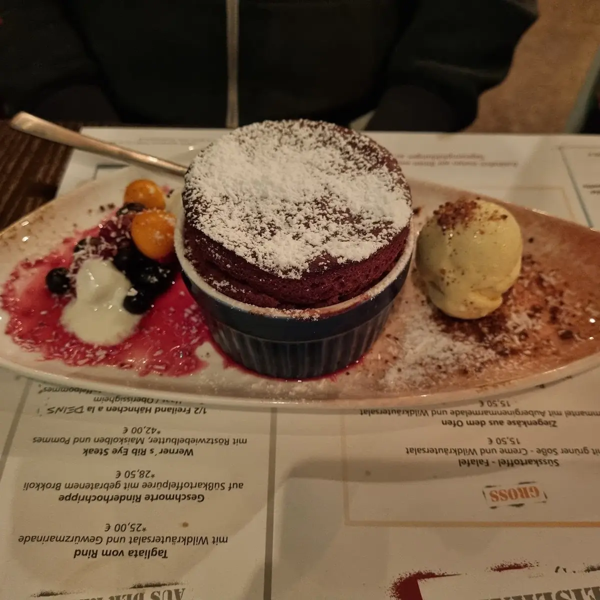 Schokokuchen Mit Eis, Deins Restaurant