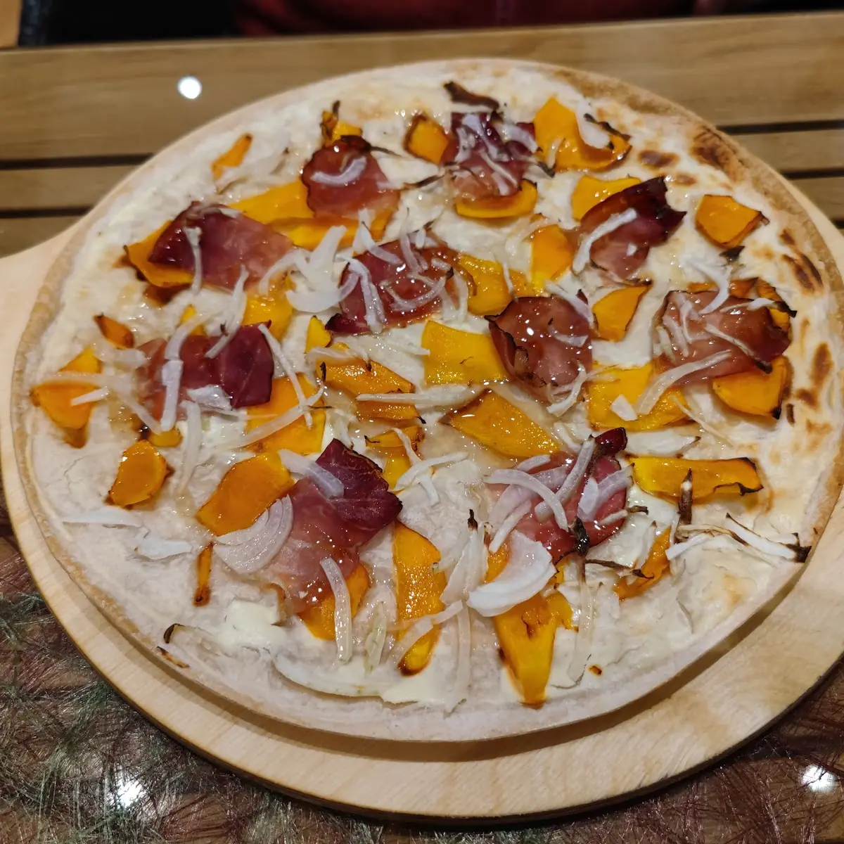 Flammkuchen Mit Kürbis, LeCavalier Café Bistrorante