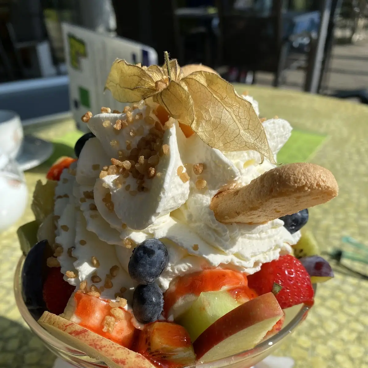 Früchteeisbecher