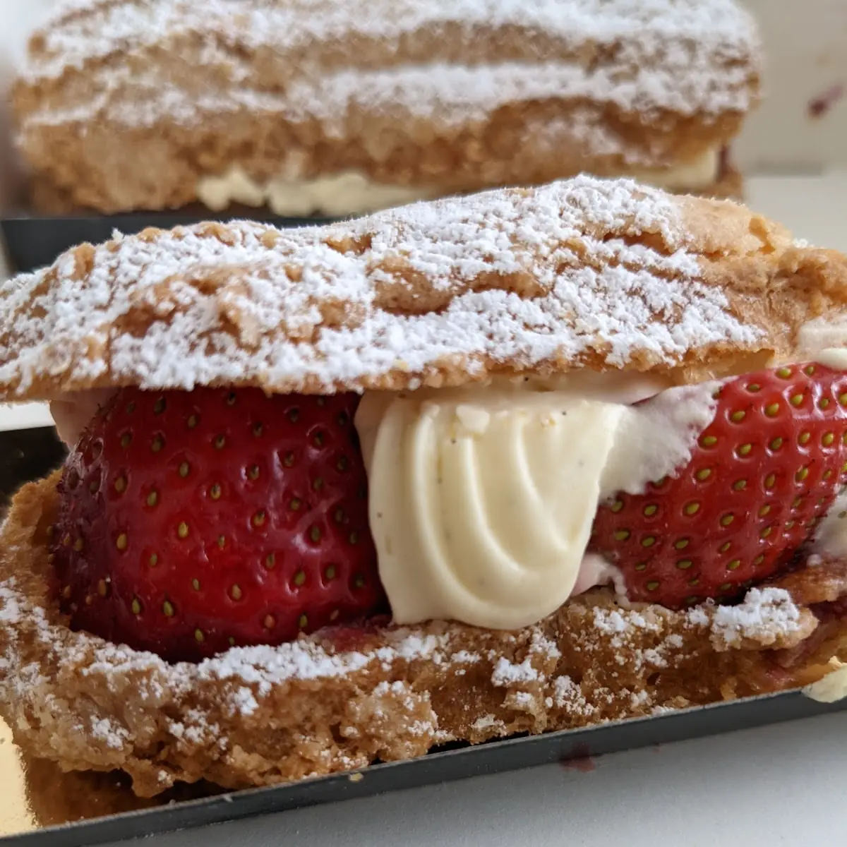 Strawberry Eclair, Le Bretagne