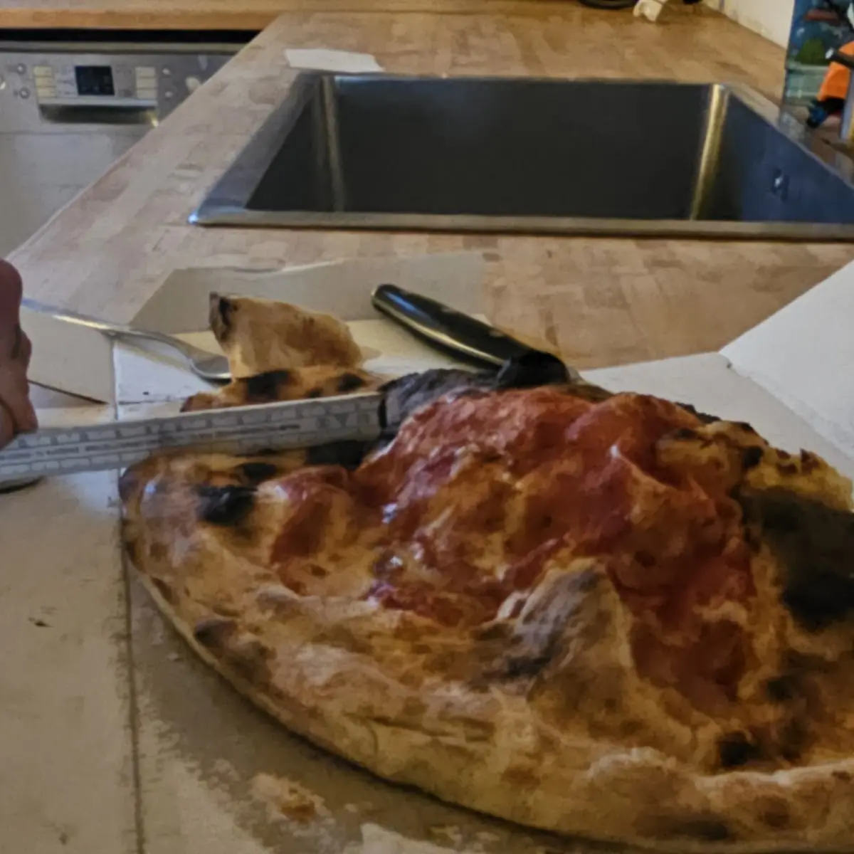 Calzone, De Lucio's Pizzaservice