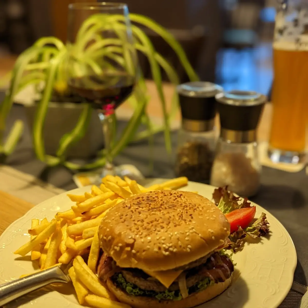 Highlights, Gaststätte Meat and More