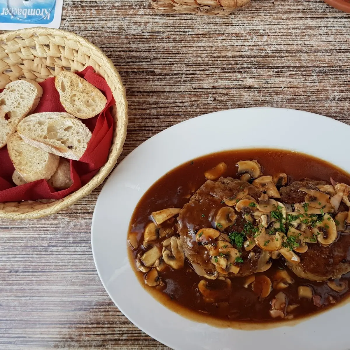 Hacksteaks Mit Champignons, Bacco im alten Rathaus