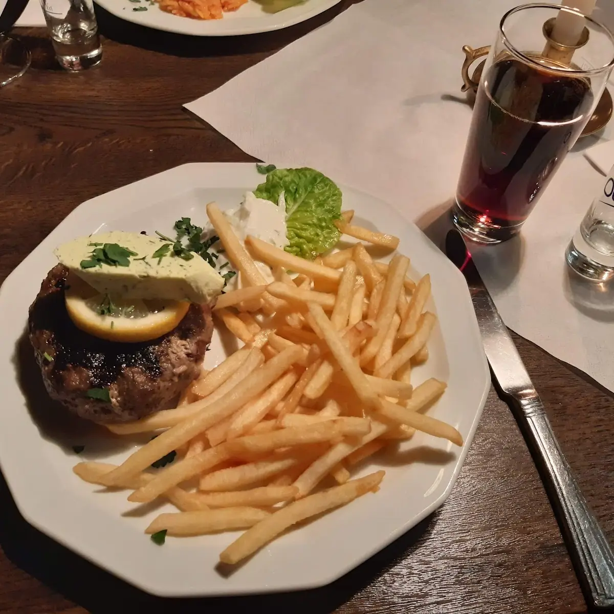 Bifteki, Athanassia Vlachos Restaurant Taverne Lakis