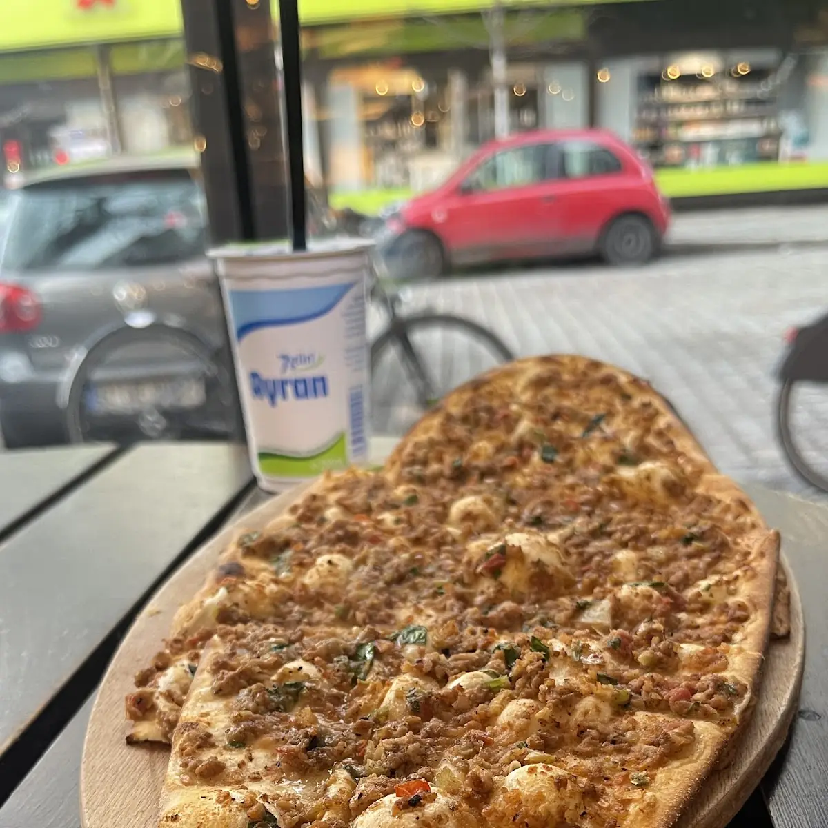 Lahmacun, La Femme