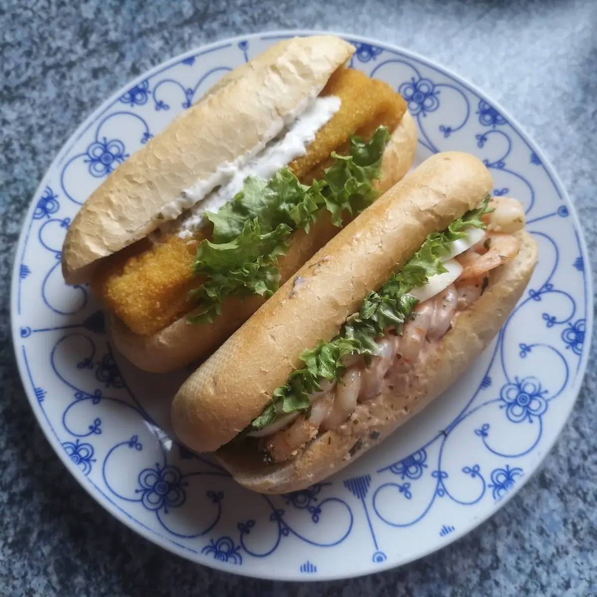 Backfisch Brötchen Und Garnelen Brötchen