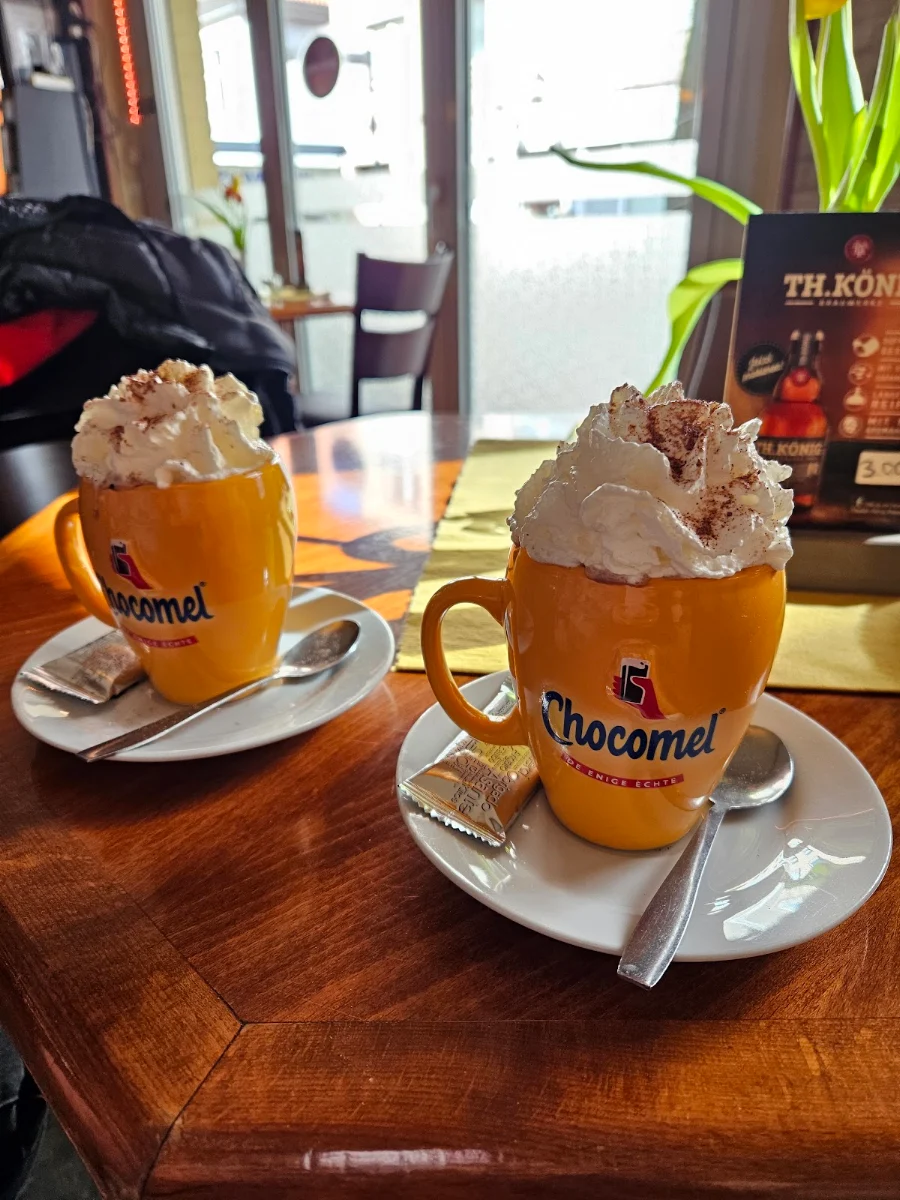 Highlights, Damm-Café
