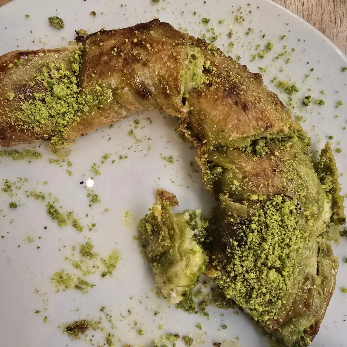 Simit Katmer, Demlik Künefecim Café